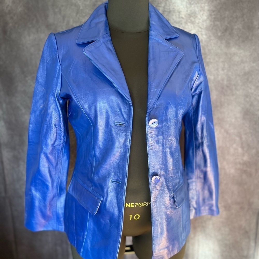 Beautiful vintage blue leather jacket 😍